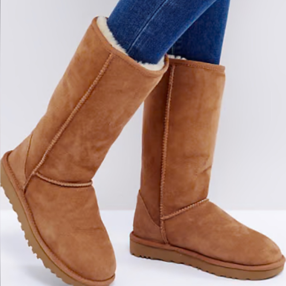 UGG  Boots size 8